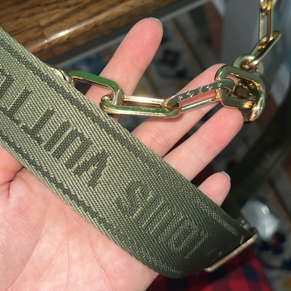 LfOaUkIeS VUITTON PURSE - Picture 4 of 4